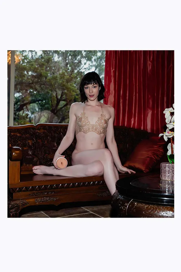Fleshlight Vibrators STOYA Vulva Masturbador